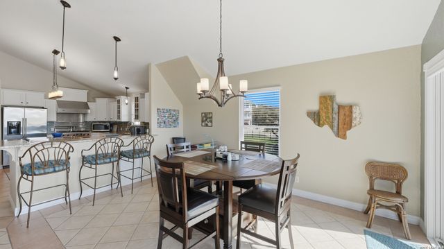 956 Lakebreeze Dr, Canyon Lake, TX 78133