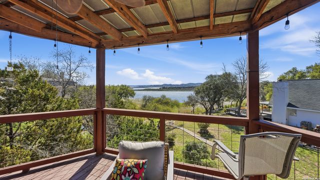 956 Lakebreeze Dr, Canyon Lake, TX 78133