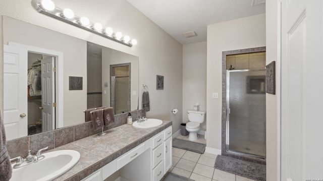 956 Lakebreeze Dr, Canyon Lake, TX 78133