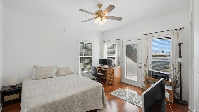 956 Lakebreeze Dr, Canyon Lake, TX 78133