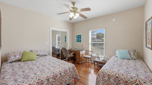 956 Lakebreeze Dr, Canyon Lake, TX 78133