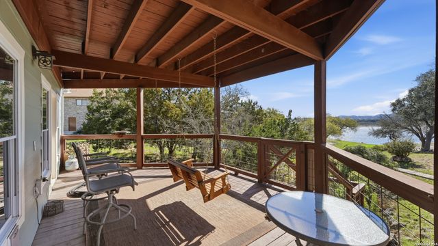 956 Lakebreeze Dr, Canyon Lake, TX 78133