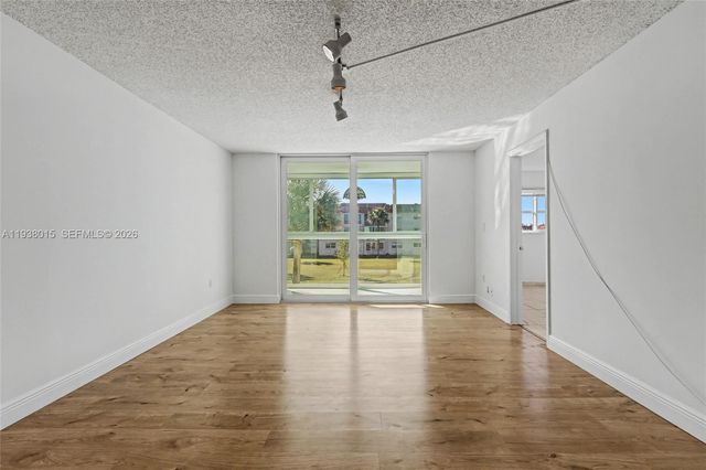 2831 Sunrise Lakes Dr. E 204, Sunrise, FL 33322