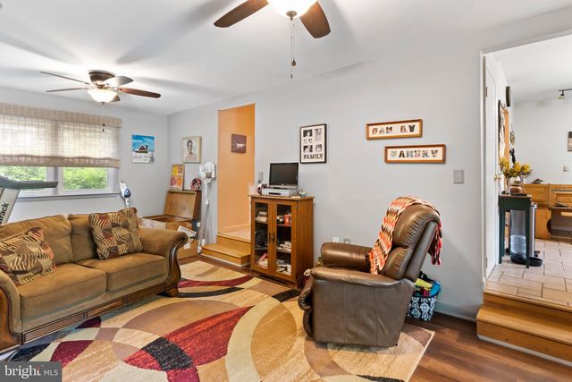 109 YELLOW BREECHES DR, Camp Hill, PA 17011