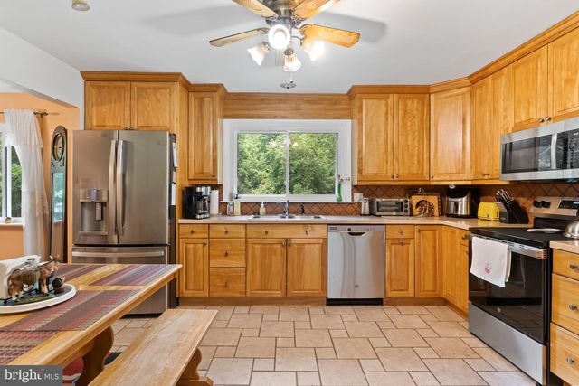 109 YELLOW BREECHES DR, Camp Hill, PA 17011