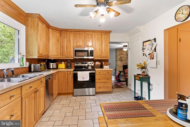 109 YELLOW BREECHES DR, Camp Hill, PA 17011