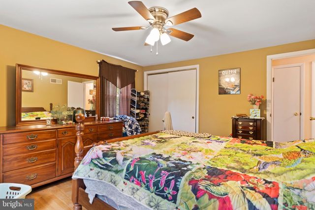 109 YELLOW BREECHES DR, Camp Hill, PA 17011