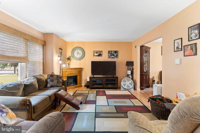 109 YELLOW BREECHES DR, Camp Hill, PA 17011