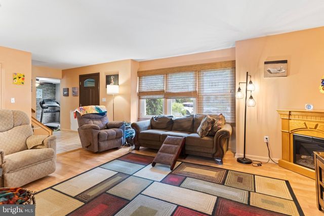 109 YELLOW BREECHES DR, Camp Hill, PA 17011