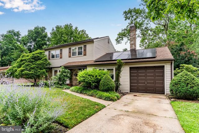 109 YELLOW BREECHES DR, Camp Hill, PA 17011