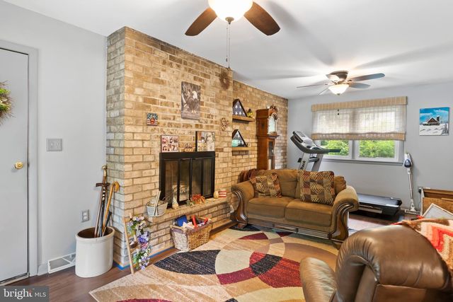 109 YELLOW BREECHES DR, Camp Hill, PA 17011