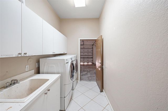 15989 SW 14th St, Pembroke Pines, FL 33027