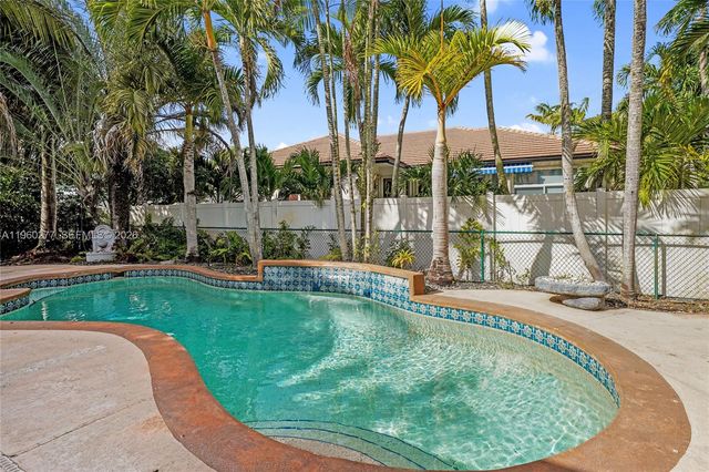 15989 SW 14th St, Pembroke Pines, FL 33027