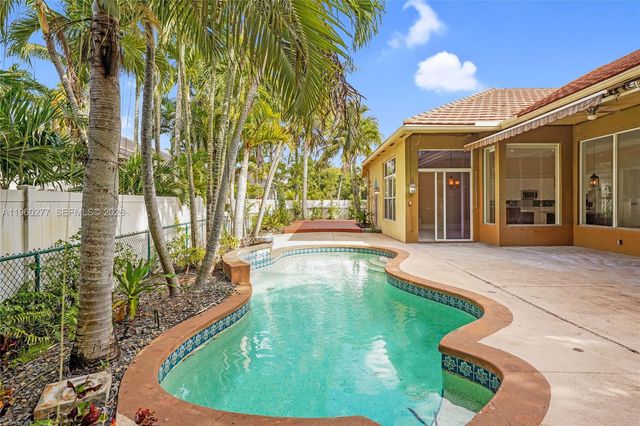 15989 SW 14th St, Pembroke Pines, FL 33027