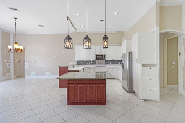 15989 SW 14th St, Pembroke Pines, FL 33027