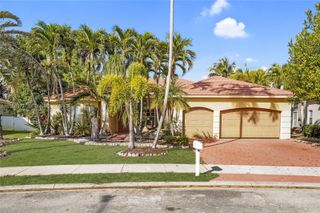 15989 SW 14th St, Pembroke Pines, FL 33027