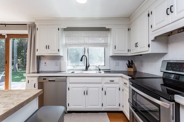 5 Crest Drive, Lakeville, MA 02347
