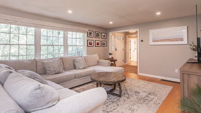 5 Crest Drive, Lakeville, MA 02347