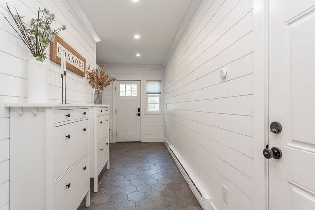 5 Crest Drive, Lakeville, MA 02347
