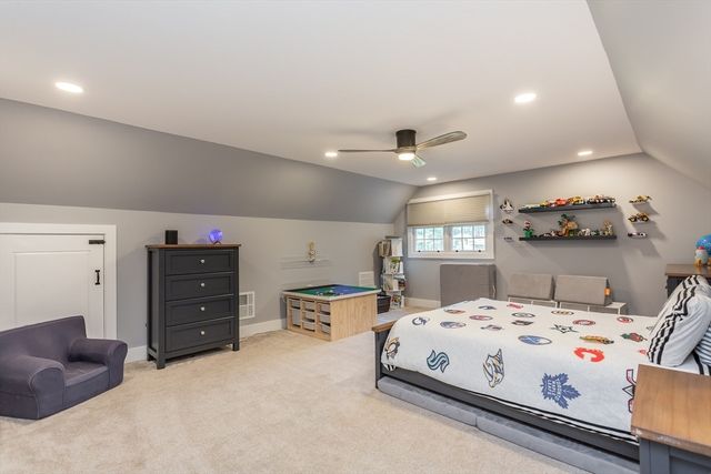5 Crest Drive, Lakeville, MA 02347