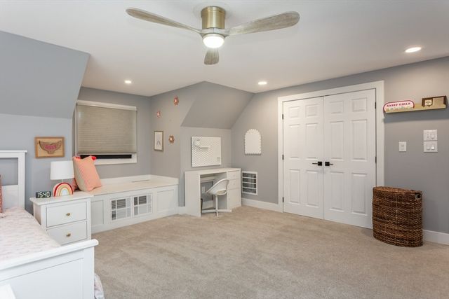 5 Crest Drive, Lakeville, MA 02347