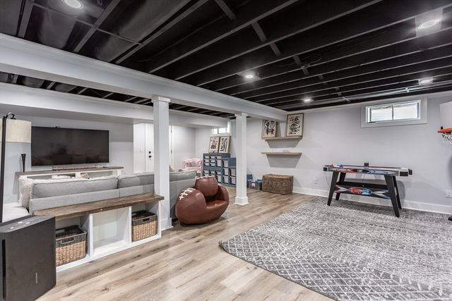 5 Crest Drive, Lakeville, MA 02347