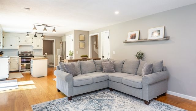 5 Crest Drive, Lakeville, MA 02347