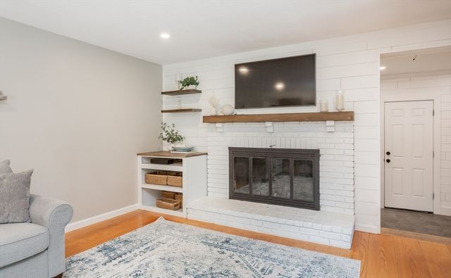 5 Crest Drive, Lakeville, MA 02347