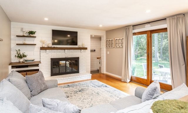 5 Crest Drive, Lakeville, MA 02347