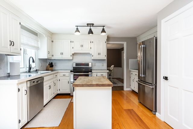 5 Crest Drive, Lakeville, MA 02347