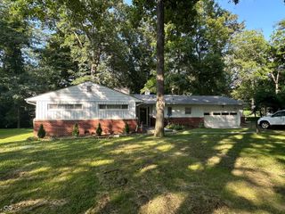 124 Canterbury Court, Anderson, IN 46012