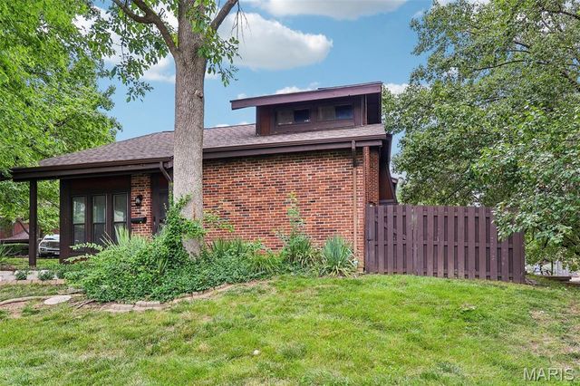 1031 Tavistock Circle, St Louis, MO 63129