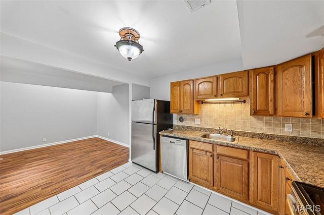 1031 Tavistock Circle, St Louis, MO 63129