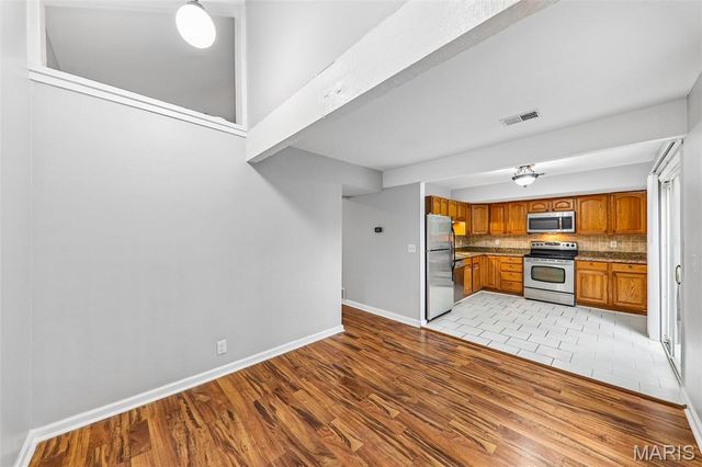 1031 Tavistock Circle, St Louis, MO 63129