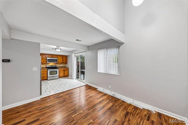 1031 Tavistock Circle, St Louis, MO 63129