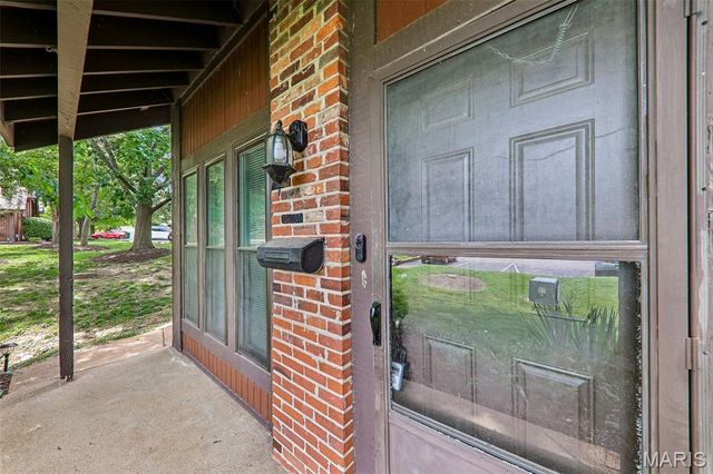 1031 Tavistock Circle, St Louis, MO 63129