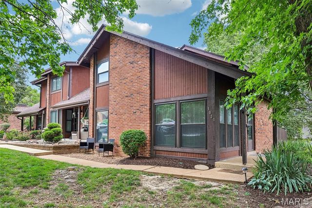 1031 Tavistock Circle, St Louis, MO 63129