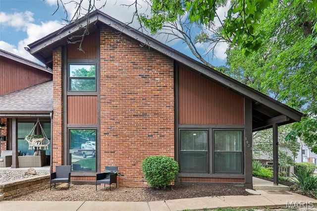 1031 Tavistock Circle, St Louis, MO 63129