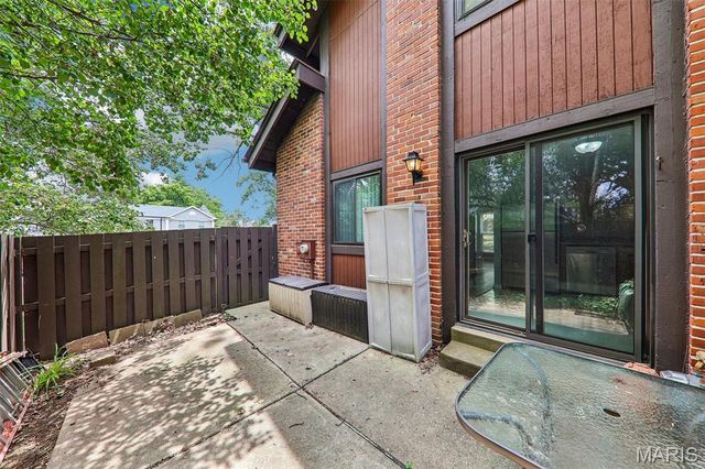 1031 Tavistock Circle, St Louis, MO 63129