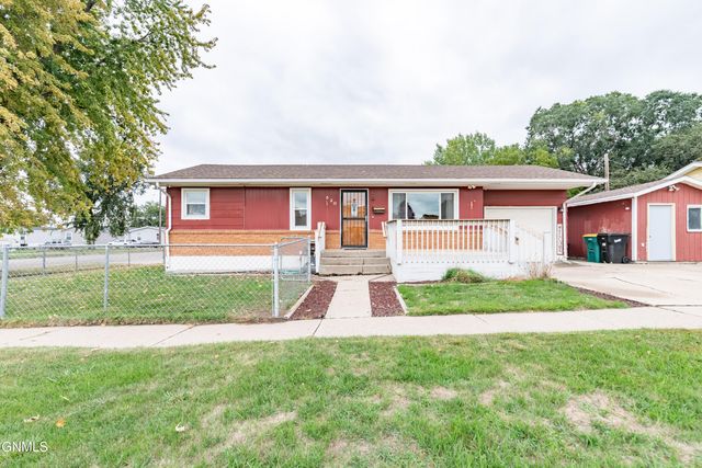 520 S 10th Street, Bismarck, ND 58504 property photo