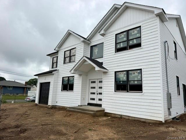 63 Vandewater Street, Farmingdale, NY 11735