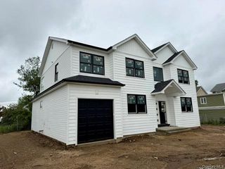 63 Vandewater Street, Farmingdale, NY 11735