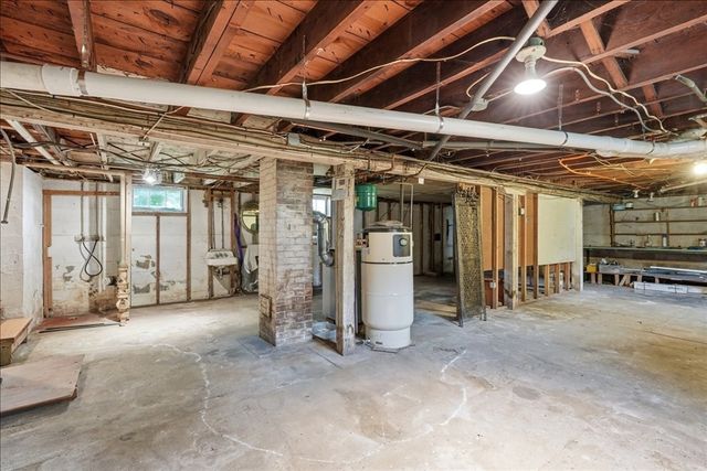 15 Walnut St, West Bridgewater, MA 02379
