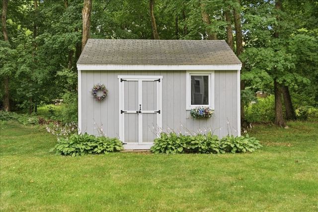 15 Walnut St, West Bridgewater, MA 02379