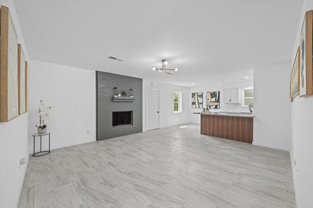 15415 W Hampton Circle, Houston, TX 77071