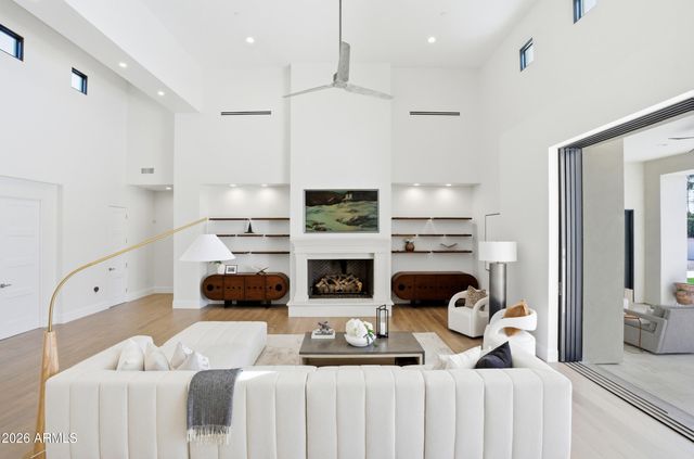 6129 E TURQUOISE Avenue, Paradise Valley, AZ 85253