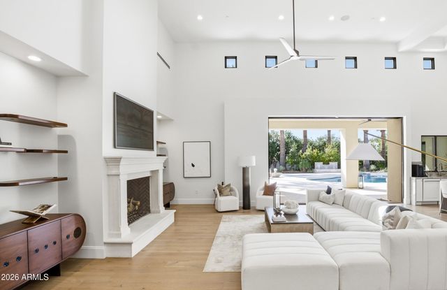 6129 E TURQUOISE Avenue, Paradise Valley, AZ 85253