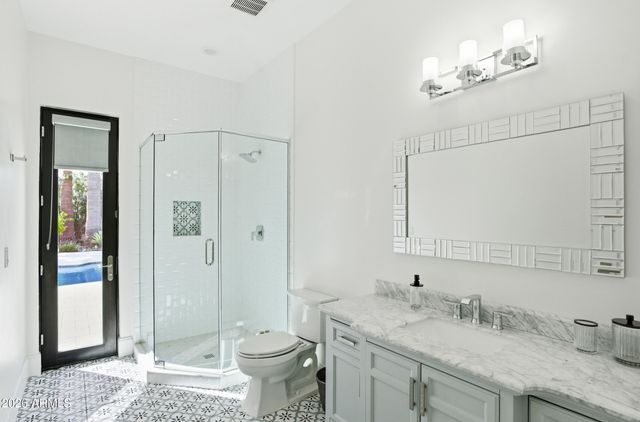 6129 E TURQUOISE Avenue, Paradise Valley, AZ 85253