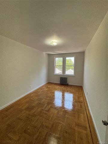 3922 Amundson Avenue, Bronx, NY 10466