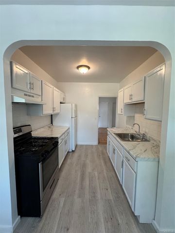 3922 Amundson Avenue, Bronx, NY 10466
